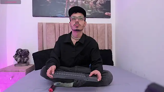 Timothe Evans online show from 10/30/25, 07:44