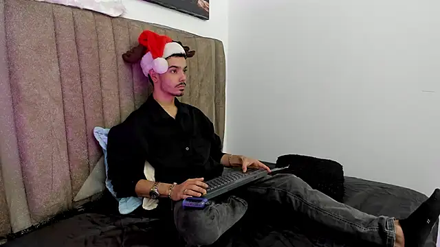 Timothe Evans online show from 12/17/25, 04:06