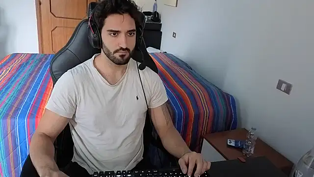 Al3xox02 online show from 04/02/26, 11:50