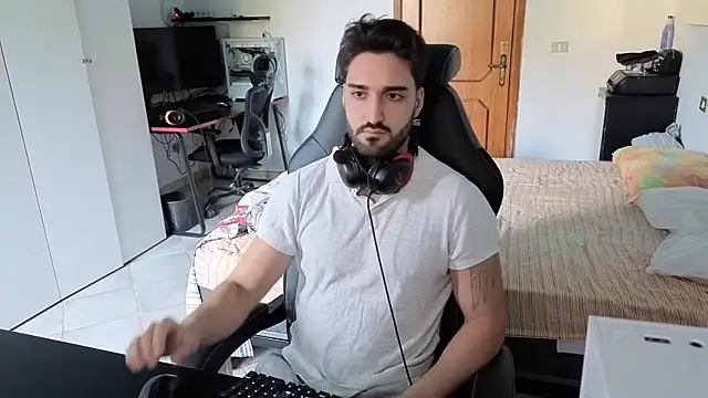 Al3xox02 online show from 02/08/26, 12:03