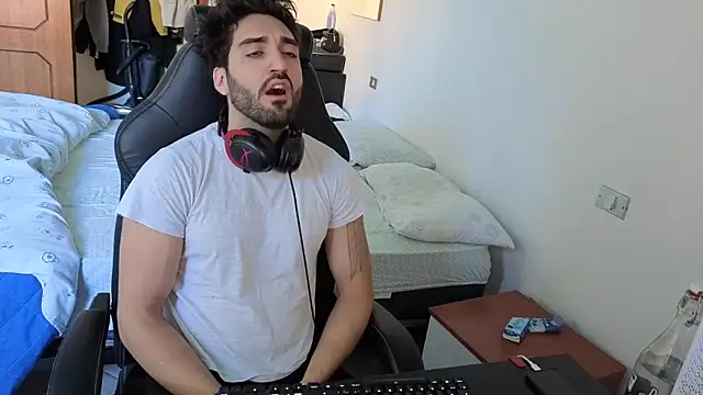 Al3xox02 online show from 04/05/26, 12:12