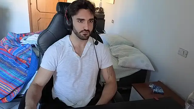 Al3xox02 online show from 04/08/26, 03:13