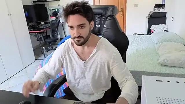 Al3xox02 online show from 03/28/26, 10:38