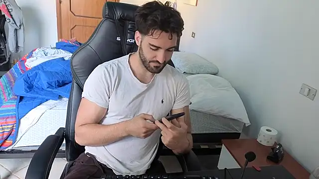 Al3xox02 online show from 04/14/26, 01:05