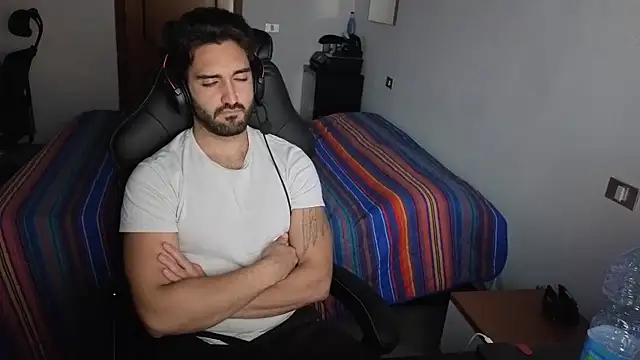 Al3xox02 online show from 04/15/26, 07:58