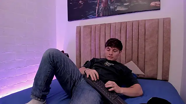 Leoo Miller online show from 11/23/25, 05:06