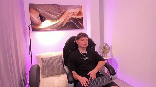 Leoo Miller online show from 11/07/25, 04:39