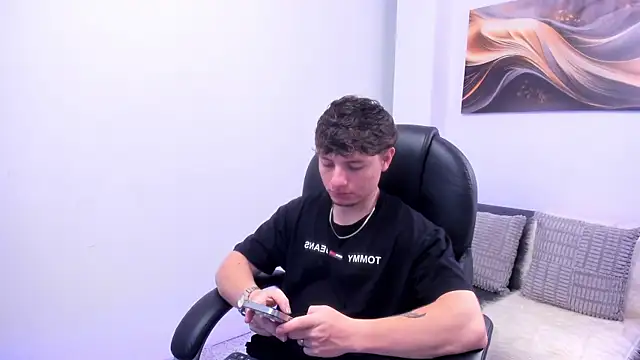 Leoo Miller online show from 11/28/25, 04:01