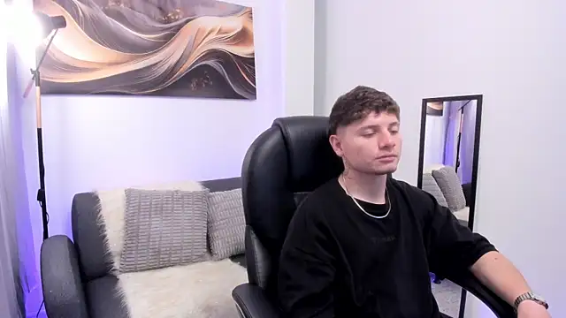 Leoo Miller online show from 12/18/25, 04:28