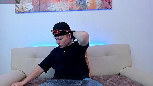 Leoo Miller online show from 10/23/25, 08:07