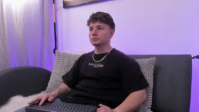 Leoo Miller online show from 12/21/25, 04:25