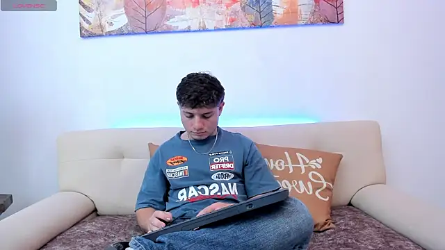 Leoo Miller online show from 10/30/25, 08:17