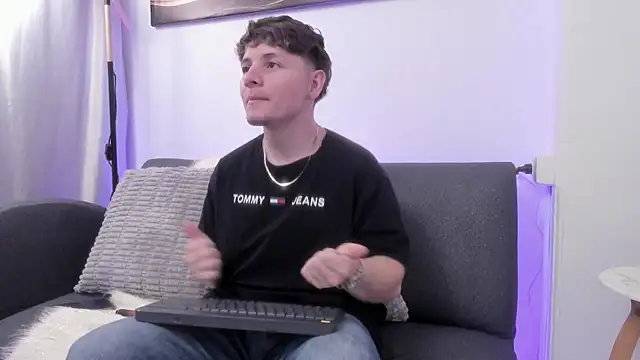 Leoo Miller online show from 12/19/25, 04:27