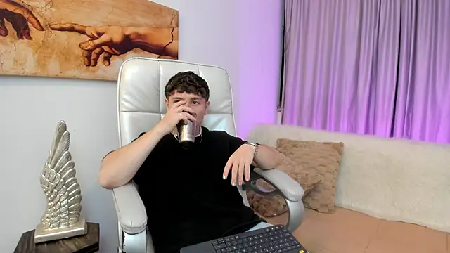 Leoo Miller online show from 11/05/25, 04:26