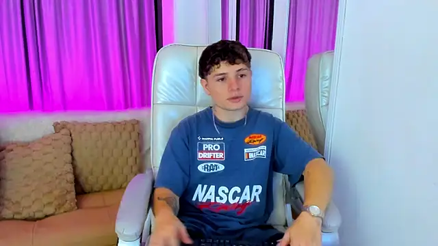 Leoo Miller online show from 11/04/25, 04:27