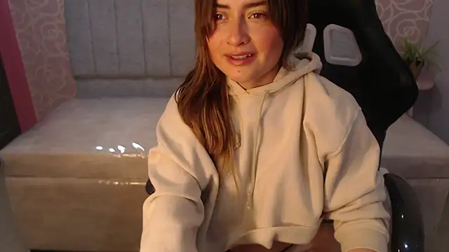 Snapshot of cata1_ch chatting on 10/23/25, 10:58 cata1 ch online show from 10/23/25, 10:58