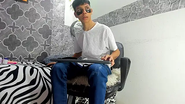 sexyboys cutex18 online show from 02/05/26, 08:37