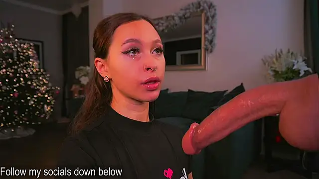 karolineneuer  online show from 12/01/25, 01:17