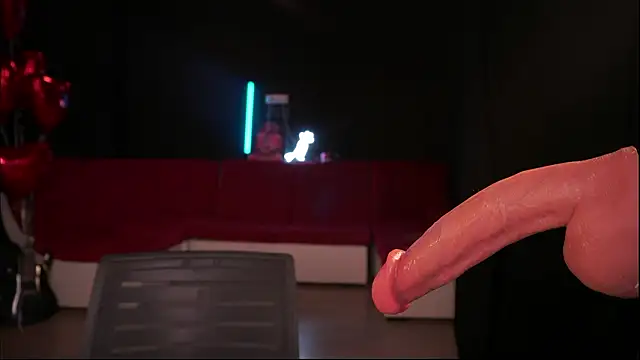 karolineneuer  online show from 02/14/26, 05:29