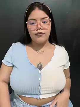 Snapshot of GabrielleMarsh1 chatting on 10/24/25, 02:43 GabrielleMarsh1 online show from 10/24/25, 02:43