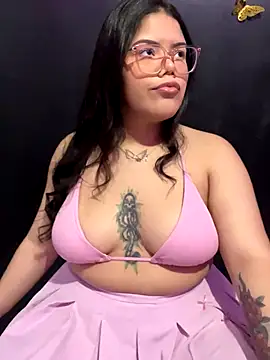 Snapshot of GabrielleMarsh1 chatting on 10/18/25, 02:35 GabrielleMarsh1 online show from 10/18/25, 02:35