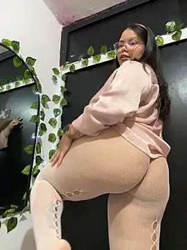 Snapshot of GabrielleMarsh1 chatting on 10/19/25, 02:14 GabrielleMarsh1 online show from 10/19/25, 02:14