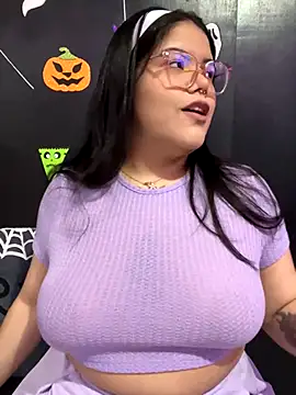 Snapshot of GabrielleMarsh1 chatting on 10/28/25, 02:01 GabrielleMarsh1 online show from 10/28/25, 02:01