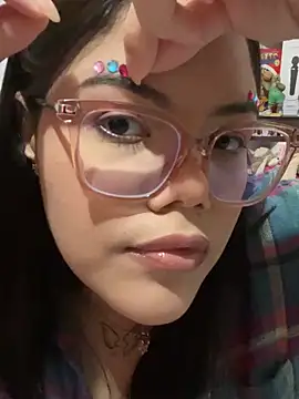 Snapshot of GabrielleMarsh1 chatting on 10/19/25, 06:32 GabrielleMarsh1 online show from 10/19/25, 06:32