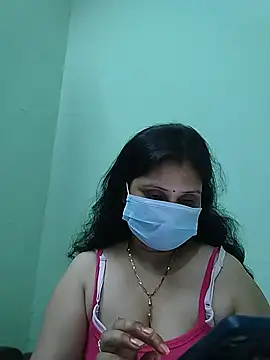 Snapshot of yourbeautyqueen chatting on 07/18/26, 08:50 yourbeautyqueen online show from 07/18/26, 08:50