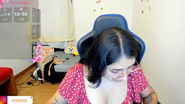 LoveLyy- online show from 12/03/25, 07:57