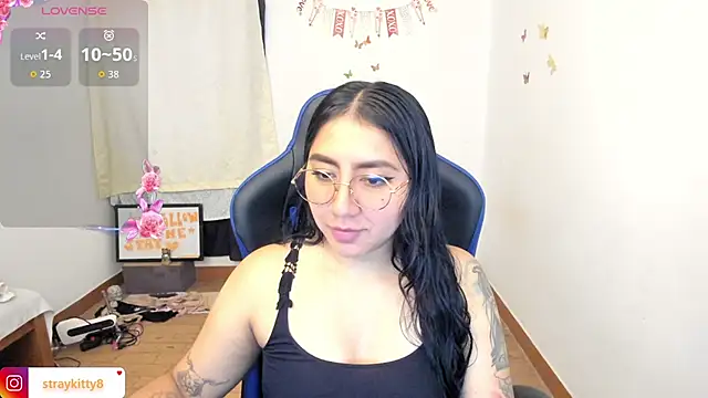 LoveLyy- online show from 06/10/26, 02:07