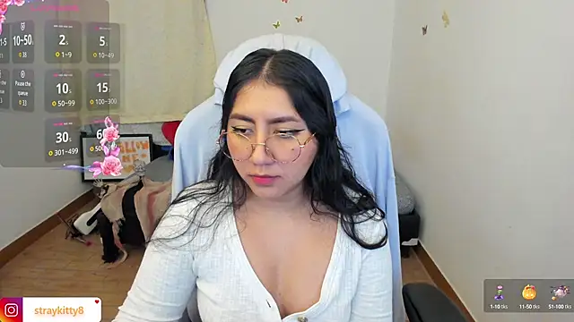 LoveLyy- online show from 10/13/25, 09:16