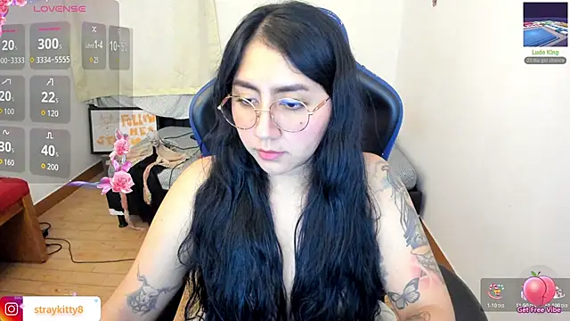 LoveLyy- online show from 12/17/25, 06:46