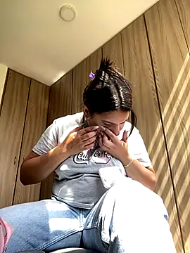 Stefany Bam online show from 12/14/25, 03:39