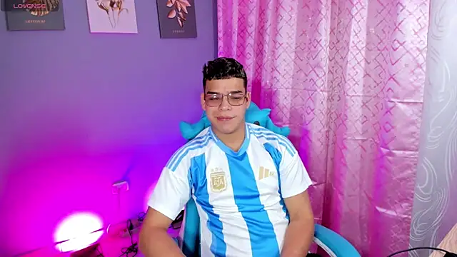 Snapshot of alex_boyy chatting on 10/05/25, 01:07 alex boyy online show from 10/05/25, 01:07