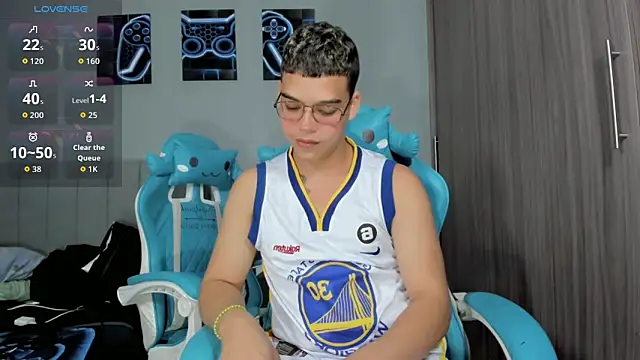 Snapshot of alex_boyy chatting on 10/06/25, 06:36 alex boyy online show from 10/06/25, 06:36