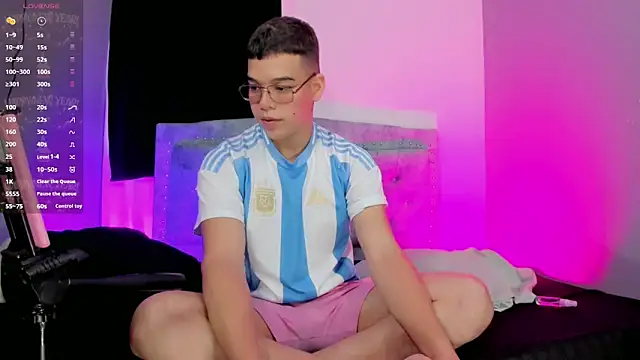 Snapshot of alex_boyy chatting on 10/15/25, 11:51 alex boyy online show from 10/15/25, 11:51