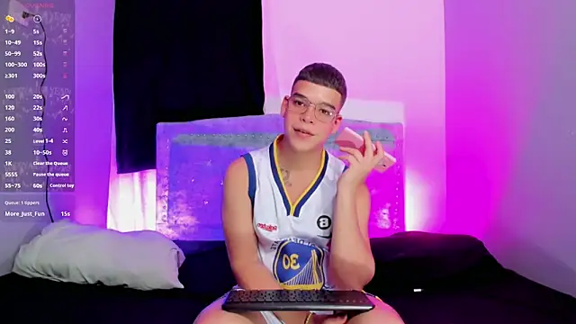 Snapshot of alex_boyy chatting on 10/12/25, 11:11 alex boyy online show from 10/12/25, 11:11