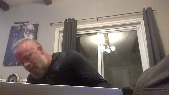 Snapshot of Muscledick40 chatting on 04/17/26, 02:14 Muscledick40 online show from 04/17/26, 02:14