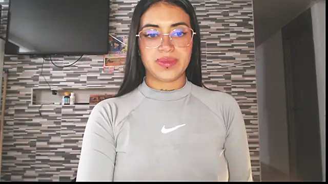 Snapshot of Carla_Bennett__ chatting on 10/06/25, 11:55 Carla Bennett online show from 10/06/25, 11:55