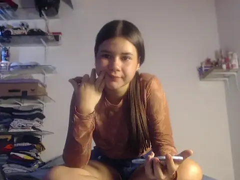 Snapshot of Saraa_loove chatting on 10/18/25, 01:46 Saraa loove online show from 10/18/25, 01:46
