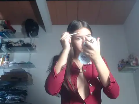 Snapshot of Saraa_loove chatting on 10/20/25, 01:33 Saraa loove online show from 10/20/25, 01:33