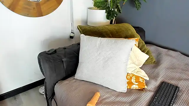 Snapshot of frodita_dream chatting on 12/15/25, 08:14 frodita dream online show from 12/15/25, 08:14