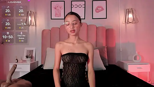 lena martinn online show from 04/30/26, 08:05