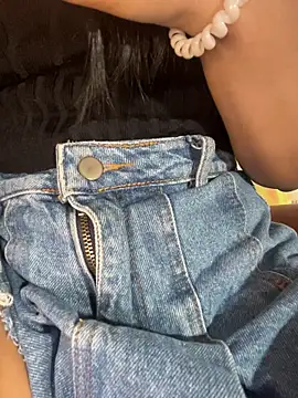 AlannaDollx online show from 12/20/25, 05:05