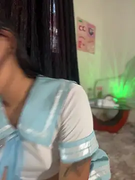 AlannaDollx online show from 11/13/25, 04:55