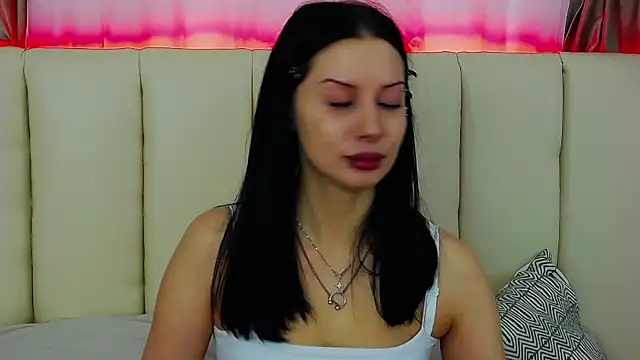 MaeAnna online show from 11/28/25, 05:40