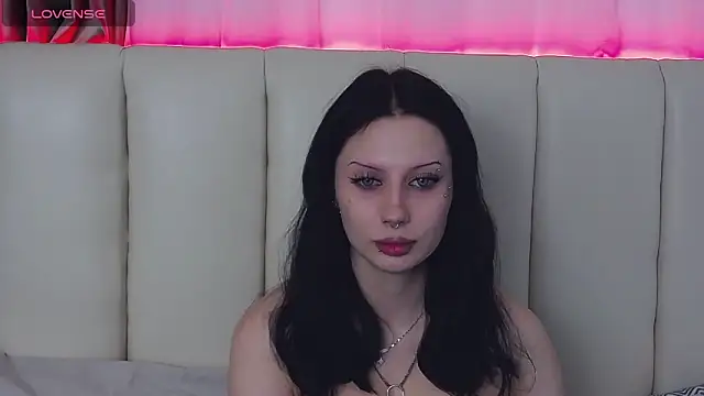 MaeAnna online show from 12/14/25, 01:28