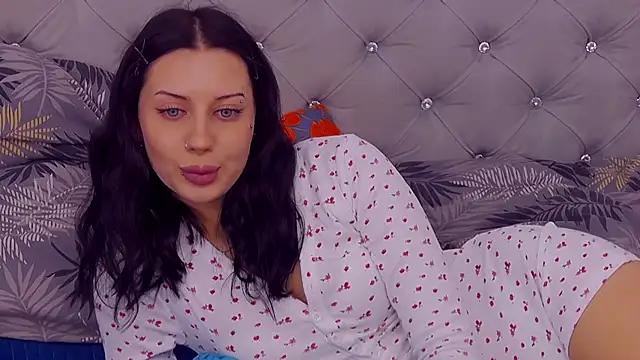 MaeAnna online show from 10/30/25, 04:55