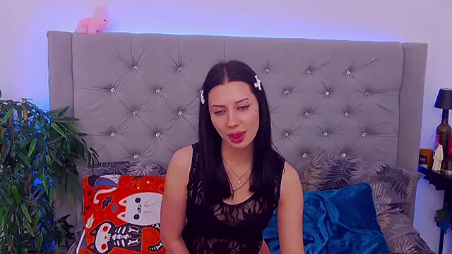 MaeAnna online show from 11/02/25, 04:39